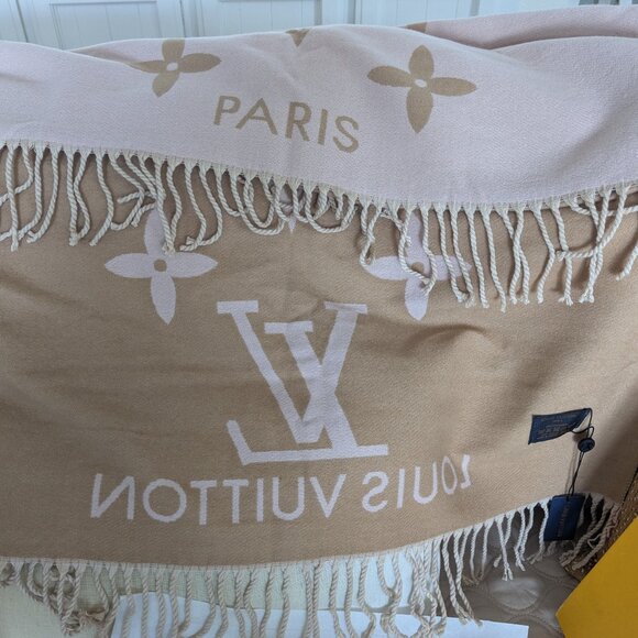 Louis Vuitton Reykjavik Scarf - Picture 3 of 3